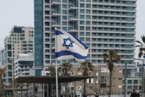Papež Frančišek, užaloščen zaradi tolikih žrtev v izraelsko-palestinski vojni